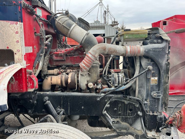 image for item DP2178 2009 Peterbilt 384  semi truck