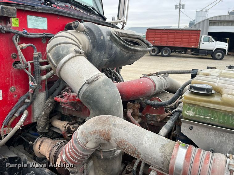 image for item DP2178 2009 Peterbilt 384  semi truck