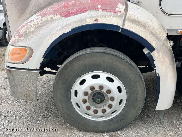 image for item DP2178 2009 Peterbilt 384  semi truck