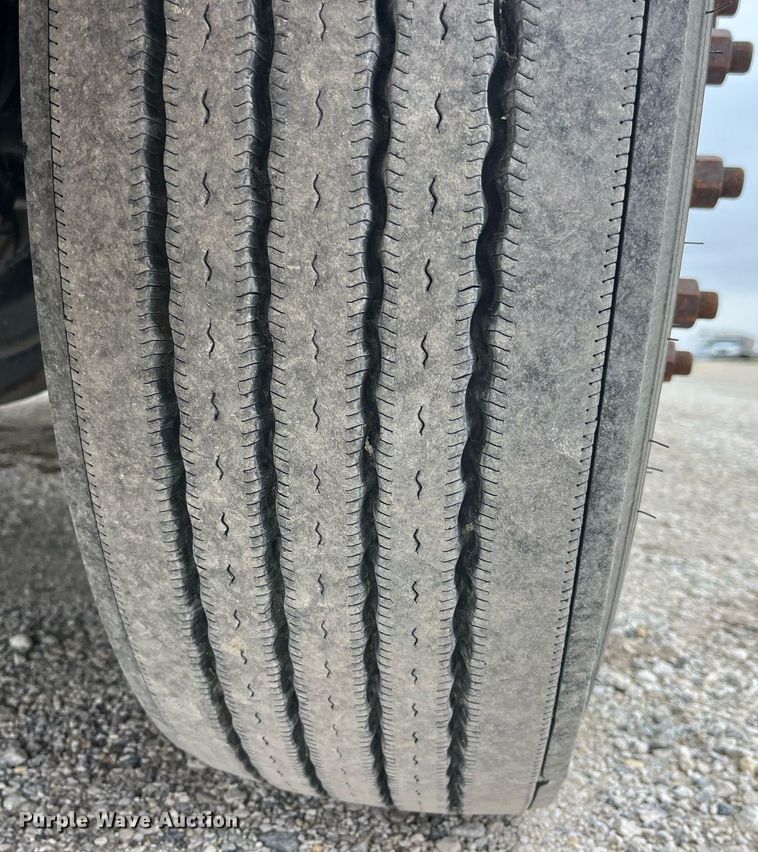 image for item DP2178 2009 Peterbilt 384  semi truck