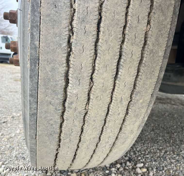 image for item DP2178 2009 Peterbilt 384  semi truck