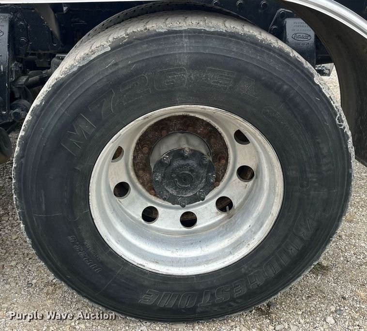 image for item DP2178 2009 Peterbilt 384  semi truck