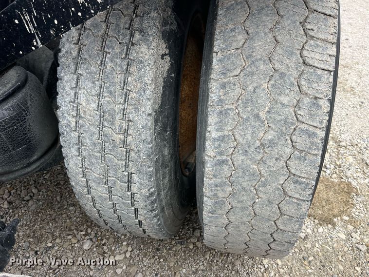 image for item DP2178 2009 Peterbilt 384  semi truck