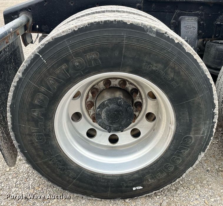 image for item DP2178 2009 Peterbilt 384  semi truck