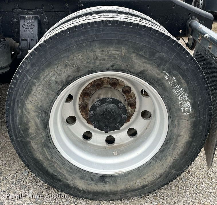 image for item DP2178 2009 Peterbilt 384  semi truck