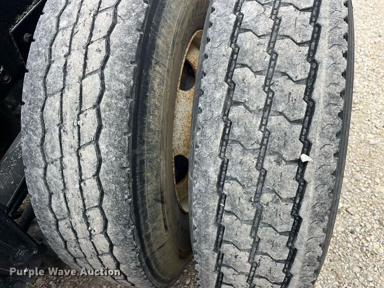 image for item DP2178 2009 Peterbilt 384  semi truck