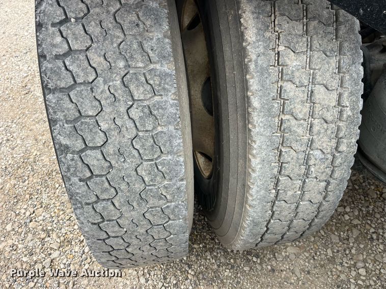 image for item DP2178 2009 Peterbilt 384  semi truck