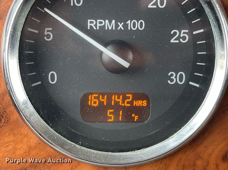 image for item DP2178 2009 Peterbilt 384  semi truck