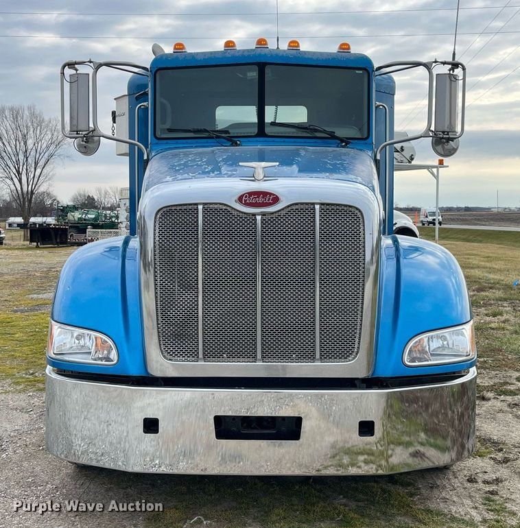 image for item DP2179 2011 Peterbilt 384  semi truck