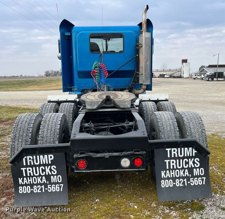 image for item DP2179 2011 Peterbilt 384  semi truck