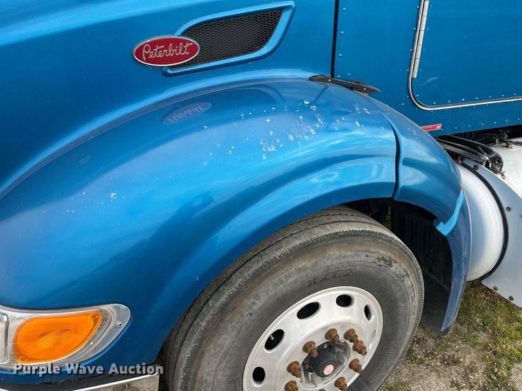 image for item DP2179 2011 Peterbilt 384  semi truck
