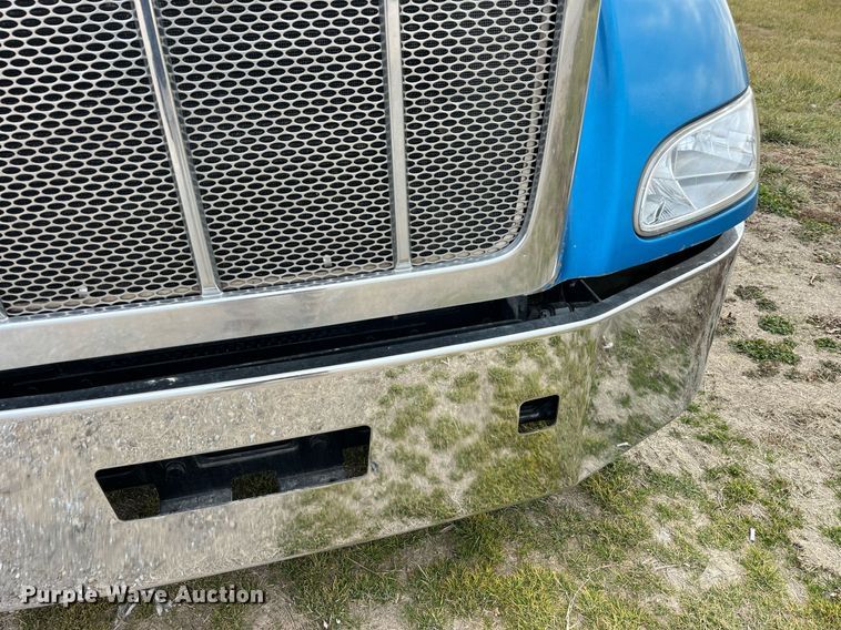 image for item DP2179 2011 Peterbilt 384  semi truck