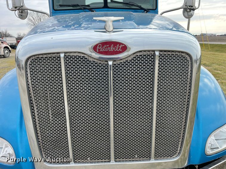 image for item DP2179 2011 Peterbilt 384  semi truck