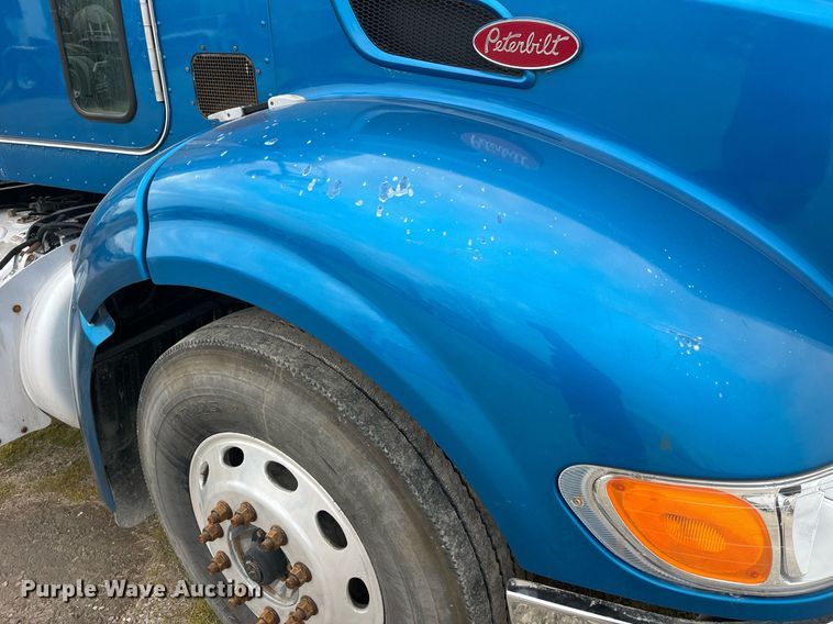 image for item DP2179 2011 Peterbilt 384  semi truck