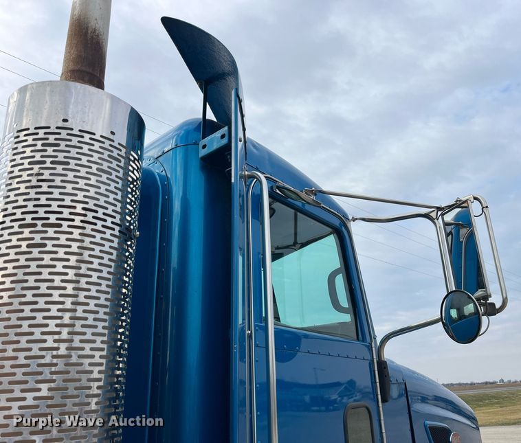 image for item DP2179 2011 Peterbilt 384  semi truck