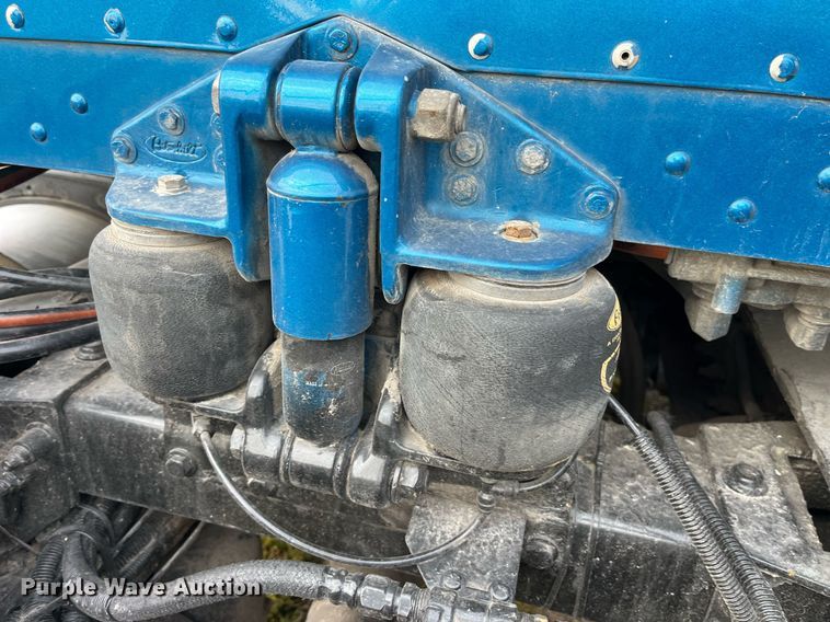 image for item DP2179 2011 Peterbilt 384  semi truck