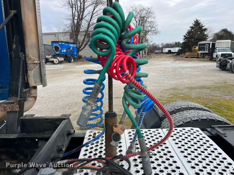 image for item DP2179 2011 Peterbilt 384  semi truck