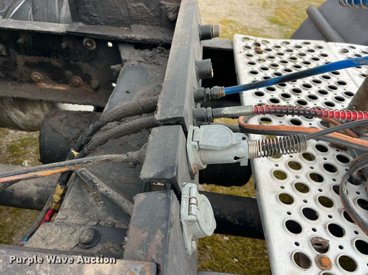 image for item DP2179 2011 Peterbilt 384  semi truck