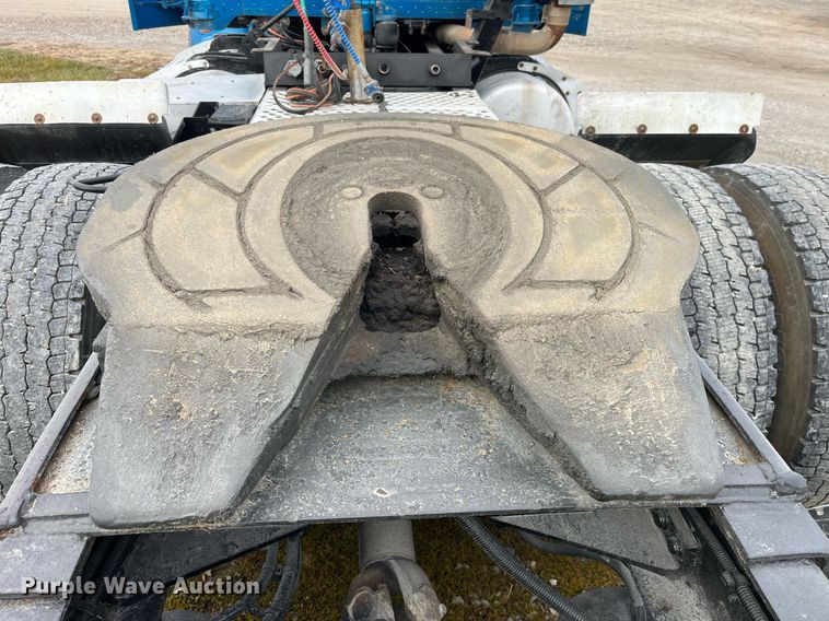 image for item DP2179 2011 Peterbilt 384  semi truck