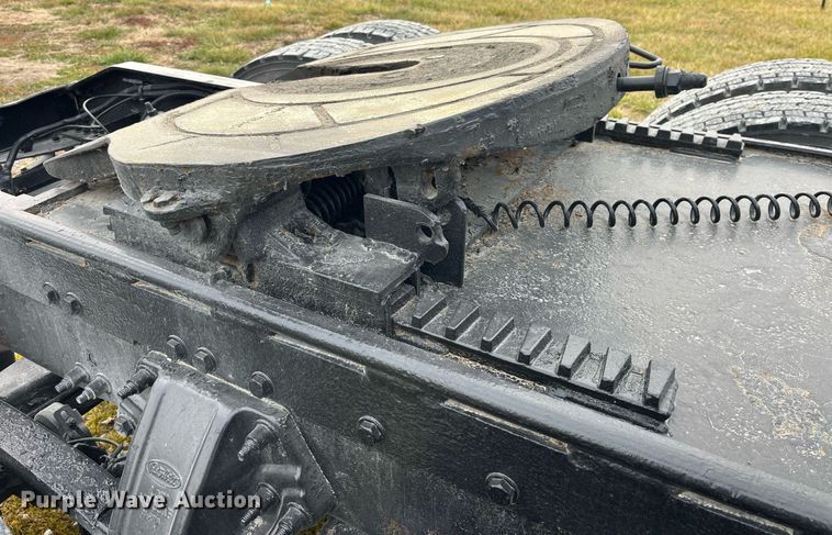 image for item DP2179 2011 Peterbilt 384  semi truck