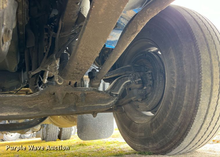 image for item DP2179 2011 Peterbilt 384  semi truck