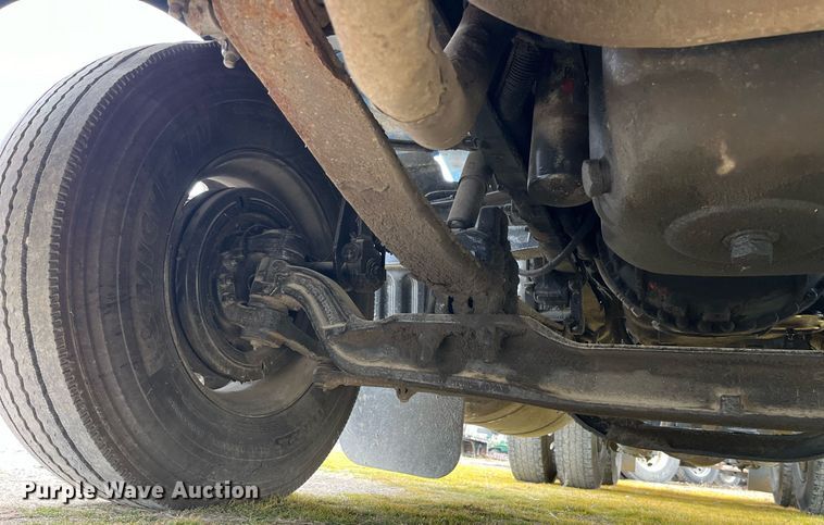 image for item DP2179 2011 Peterbilt 384  semi truck