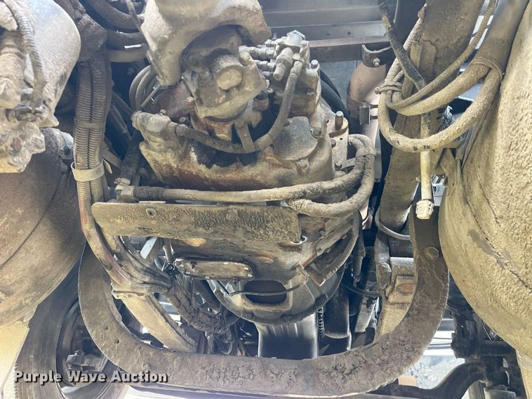 image for item DP2179 2011 Peterbilt 384  semi truck