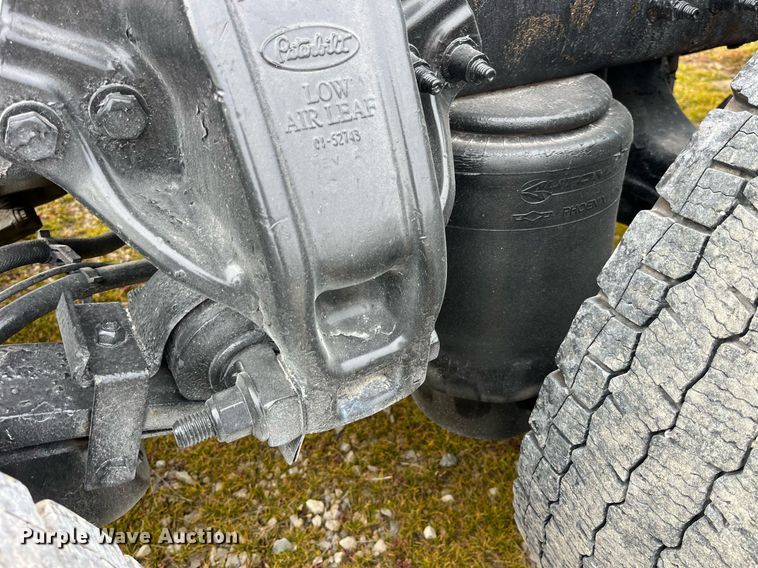 image for item DP2179 2011 Peterbilt 384  semi truck