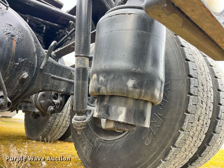 image for item DP2179 2011 Peterbilt 384  semi truck