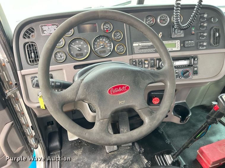 image for item DP2179 2011 Peterbilt 384  semi truck