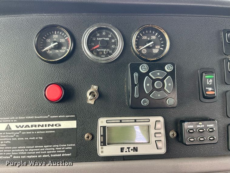 image for item DP2179 2011 Peterbilt 384  semi truck