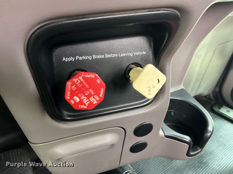 image for item DP2179 2011 Peterbilt 384  semi truck