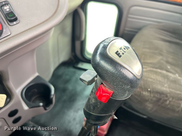 image for item DP2179 2011 Peterbilt 384  semi truck