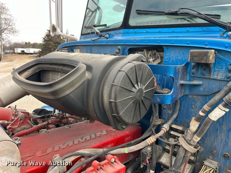 image for item DP2179 2011 Peterbilt 384  semi truck