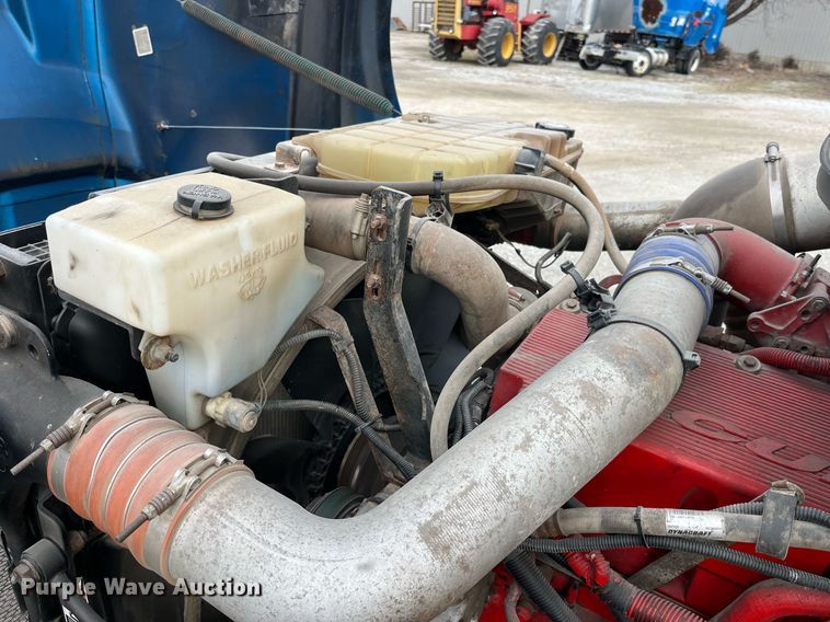 image for item DP2179 2011 Peterbilt 384  semi truck