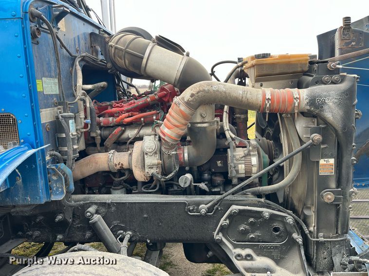 image for item DP2179 2011 Peterbilt 384  semi truck