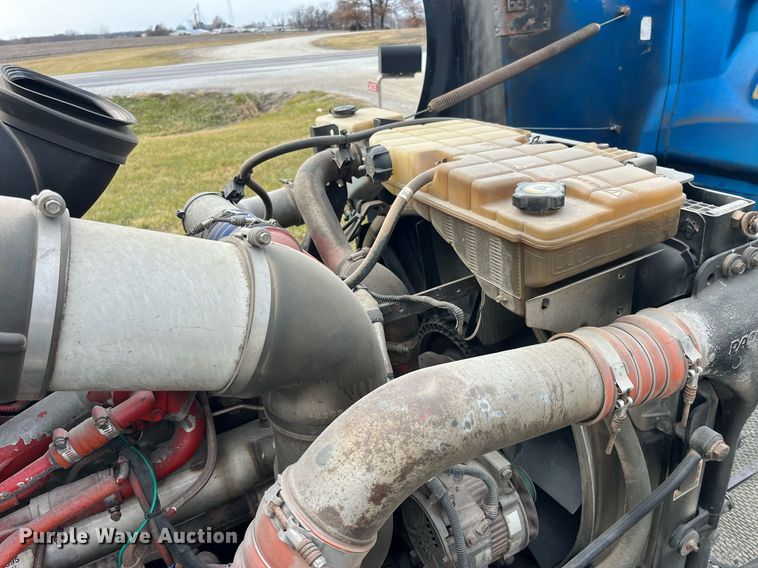 image for item DP2179 2011 Peterbilt 384  semi truck