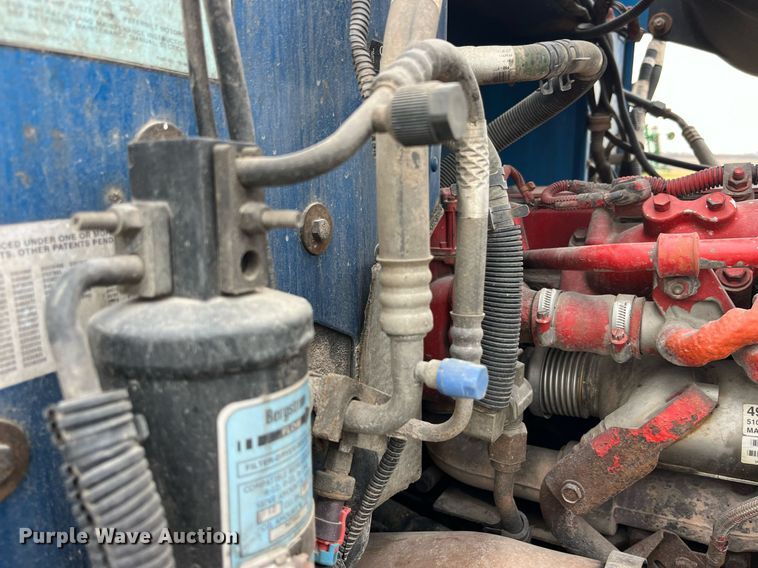 image for item DP2179 2011 Peterbilt 384  semi truck