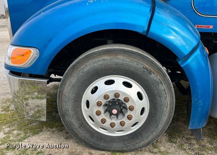 image for item DP2179 2011 Peterbilt 384  semi truck