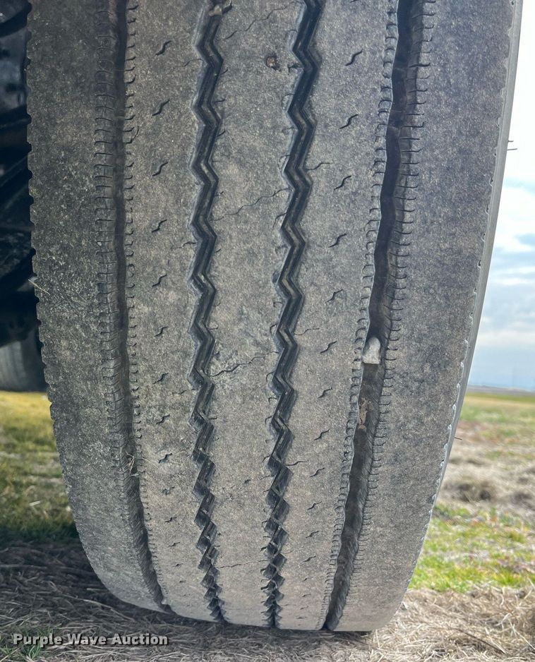 image for item DP2179 2011 Peterbilt 384  semi truck