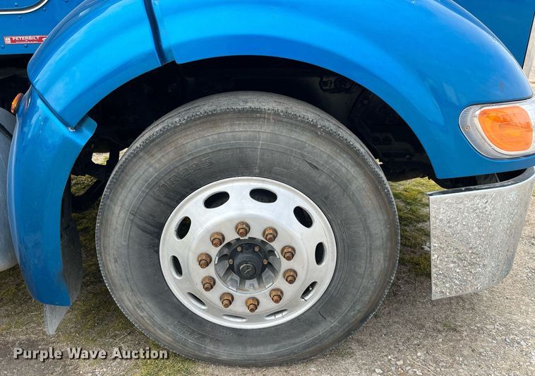 image for item DP2179 2011 Peterbilt 384  semi truck