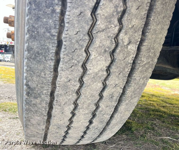 image for item DP2179 2011 Peterbilt 384  semi truck