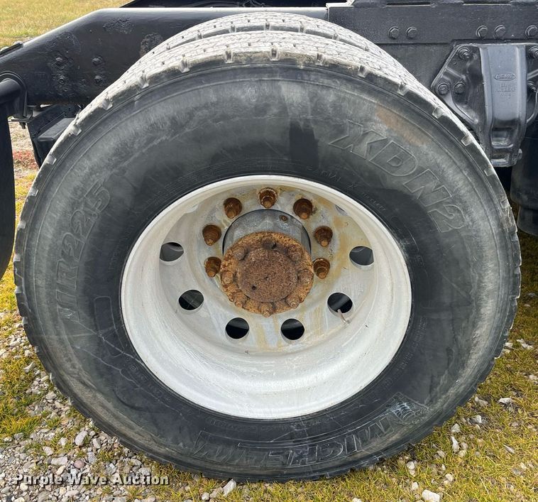 image for item DP2179 2011 Peterbilt 384  semi truck