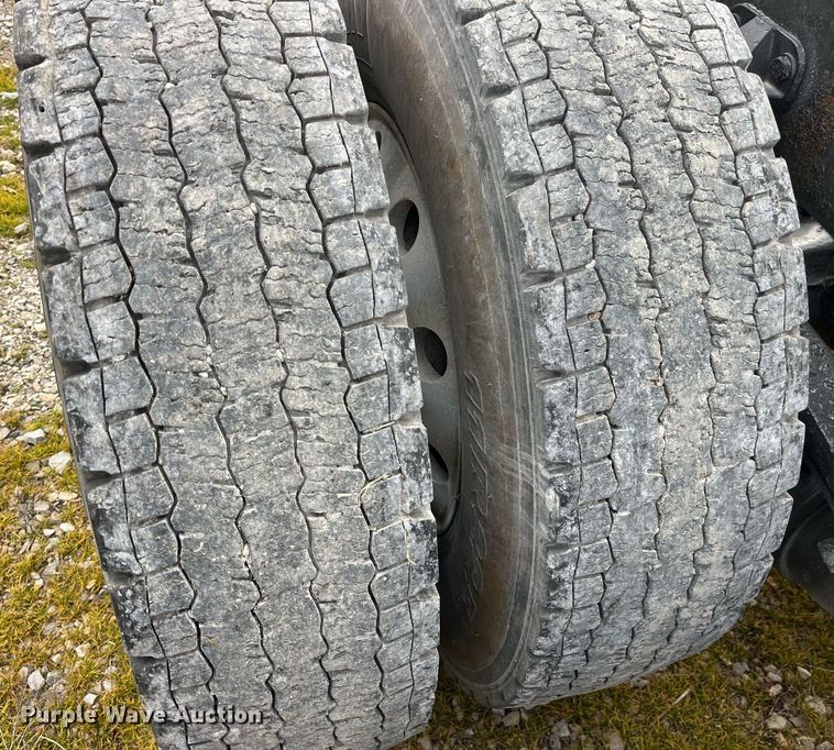 image for item DP2179 2011 Peterbilt 384  semi truck