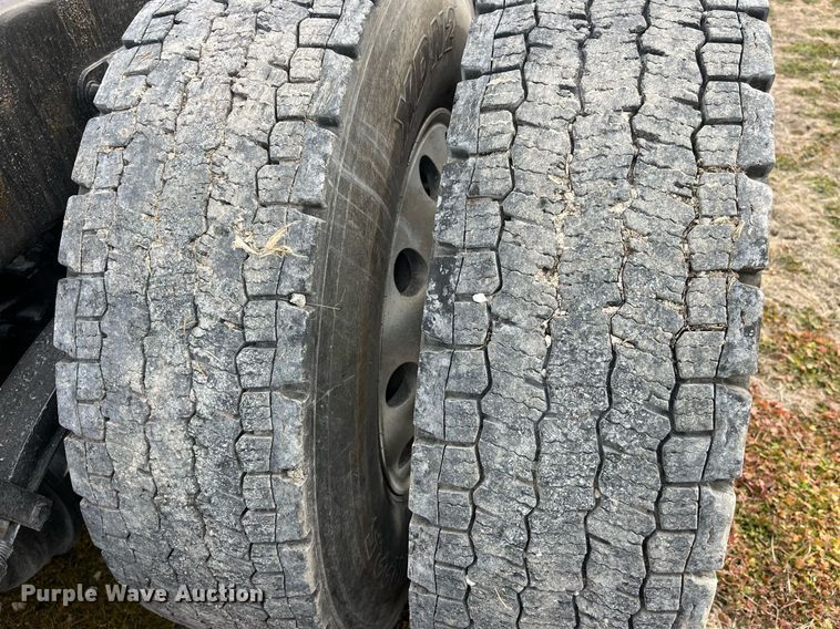 image for item DP2179 2011 Peterbilt 384  semi truck