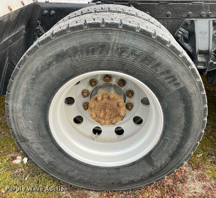 image for item DP2179 2011 Peterbilt 384  semi truck