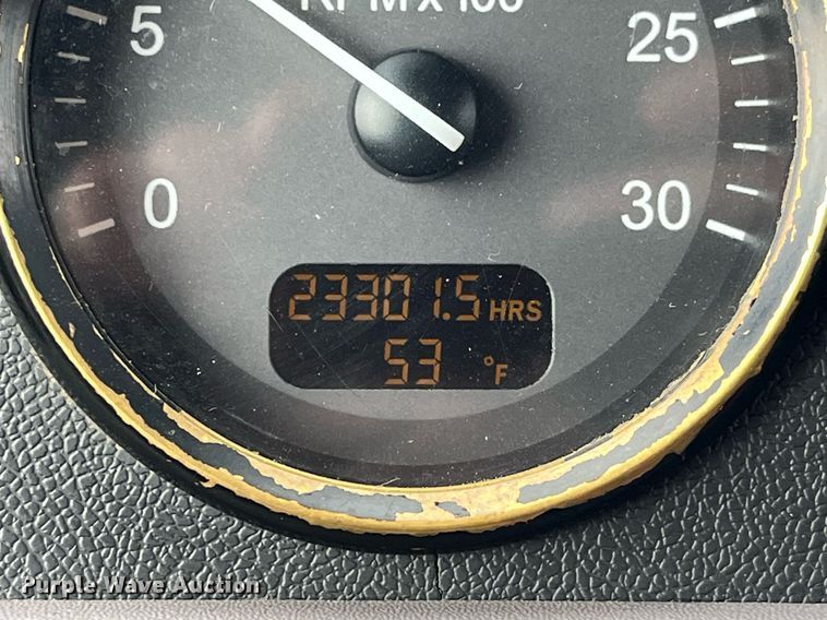 image for item DP2179 2011 Peterbilt 384  semi truck