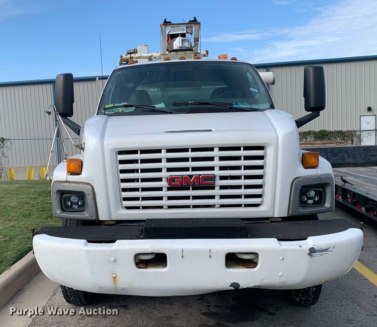 image for item DP8789 2008 GMC 7500  bucket truck