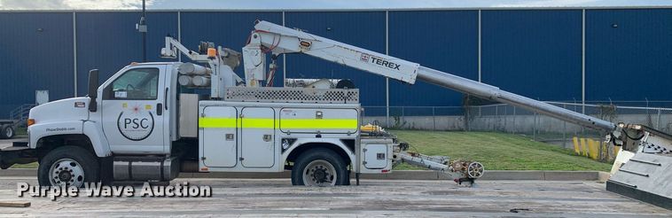 image for item DP8789 2008 GMC 7500  bucket truck