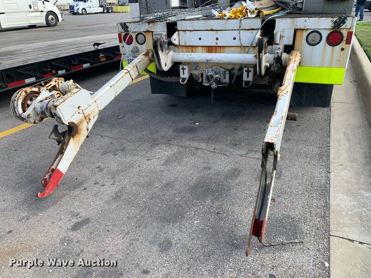 image for item DP8789 2008 GMC 7500  bucket truck